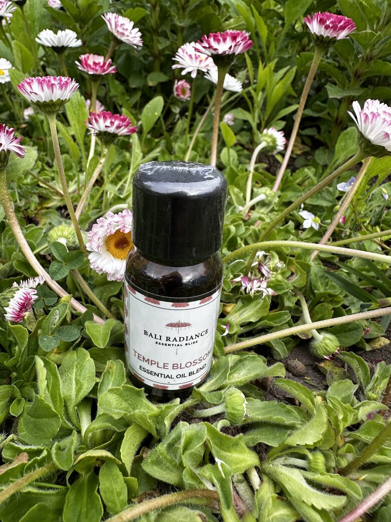 TEMPĻA ZIEDI ĒTERISKO EĻĻU MAISĪJUMS PILIENOS 15ml
