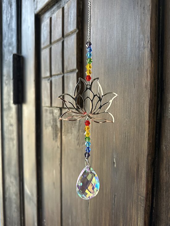 ČAKRU LOTUS SUDRABA | SAULES ĶĒRĀJS
