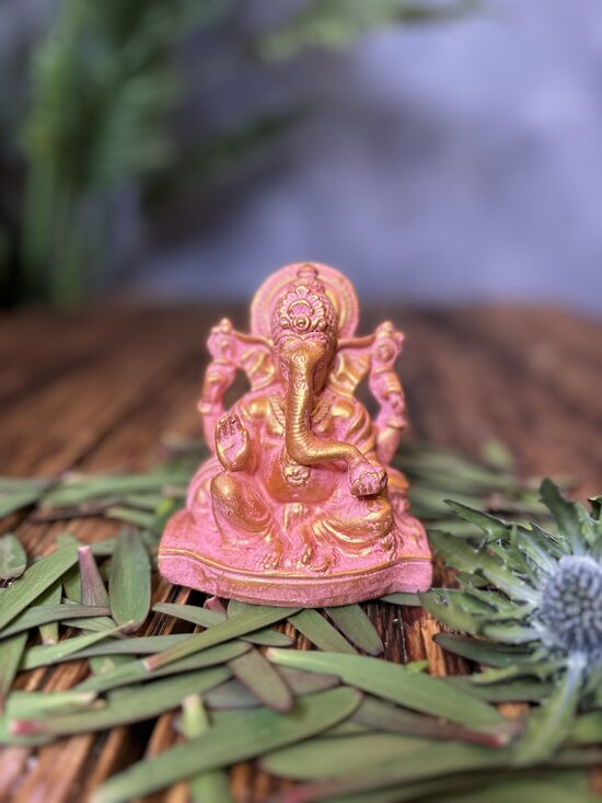 GANEŠAS STATUJA “SVĒTĪBA UN PĀRMAIŅAS” (ZELTS AR ROZĀ TONIS)