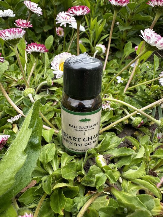 ANĀHATA - SIRDS ČAKRAS ĒTERISKĀS EĻĻAS MAISĪJUMS (pilieni) 15ml