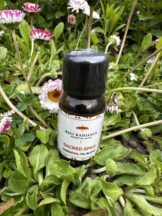 SACRED SPICE ĒTERISKO EĻĻU MAISĪJUMS PILIENOS 15ml