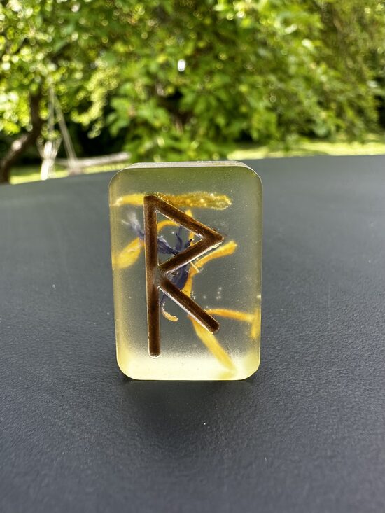 RŪNU TALISMANS RAIDO. CEĻAM, VIRZIENAM UN DZĪVES PLŪSMAI