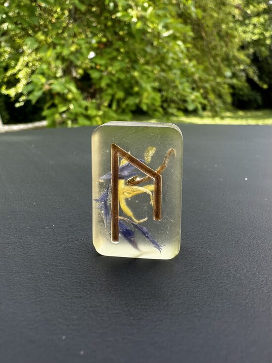 RŪNU TALISMANS URUZ. SPĒKAM, IZTURĪBAI UN IEKŠĒJAI PĀRLIECĪBAI