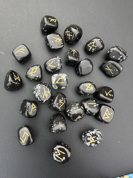 SNIEGPĀRSLU OBSIDIĀNA RŪNAS | 220 g