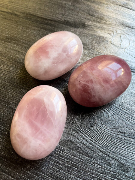 ROŽU KVARCS | OVĀLS (90-99g)