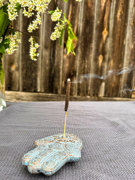 HAMSA PLAUKSTA - vīraka turētājs (zila ar bronzu)