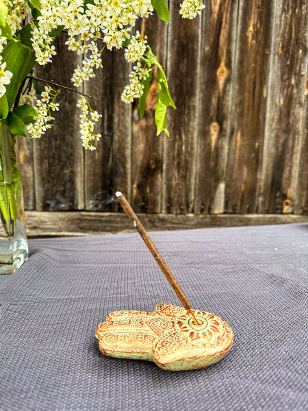 HAMSA PLAUKSTA - vīraka turētājs (gaiši zaļa ar bronzu)