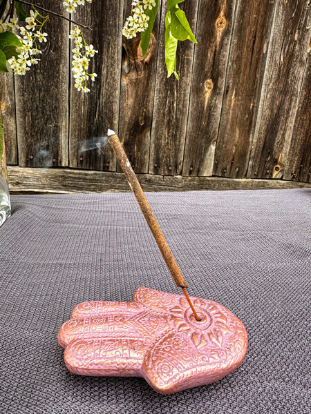 HAMSA PLAUKSTA - vīraka turētājs (violeta)