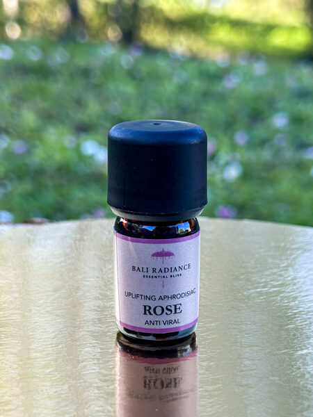 ROZES ĒTERISKĀ EĻĻA