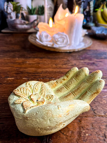 PLAUKSTA - vīraka turētājs (gaiši zaļš ar zeltu)